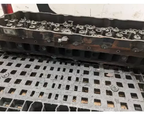 International DT466 Cylinder Head