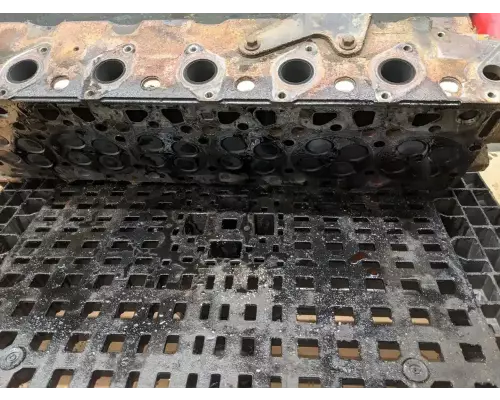 International DT466 Cylinder Head