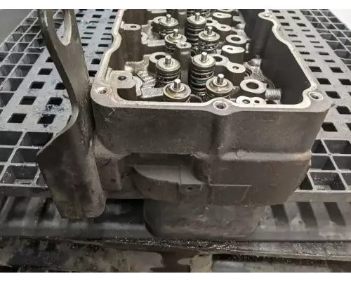 International DT466 Cylinder Head