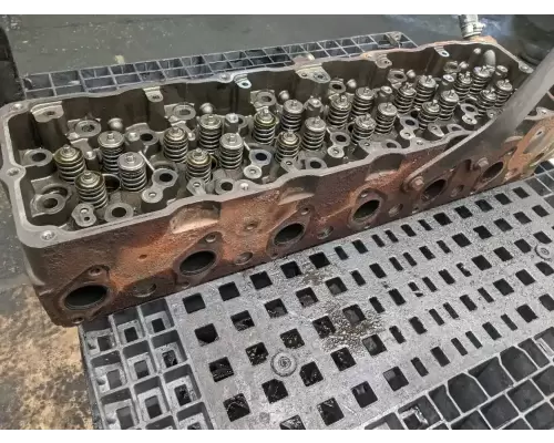 International DT466 Cylinder Head