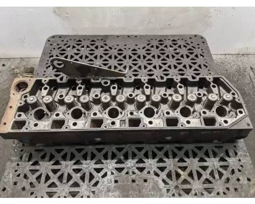 International DT466 Cylinder Head