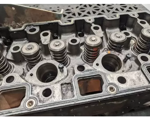 International DT466 Cylinder Head