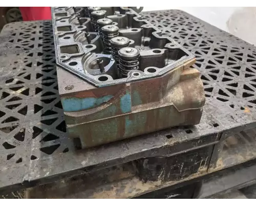 International DT466 Cylinder Head