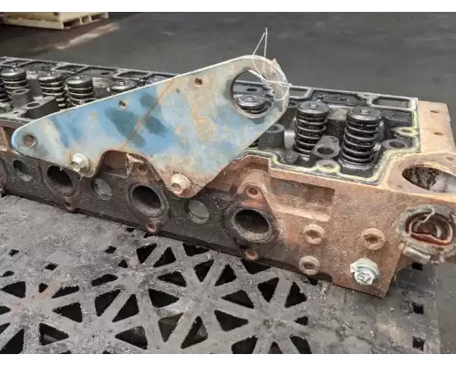 International DT466 Cylinder Head