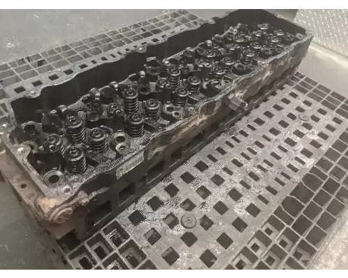 International DT466 Cylinder Head