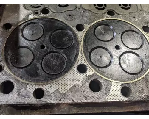 International DT466 Cylinder Head