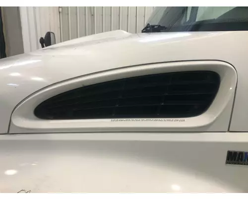 International DURASTAR (4300) Hood Side Vent