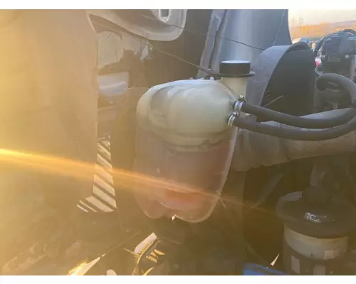 International DURASTAR (4300) Radiator Overflow Bottle  Surge Tank