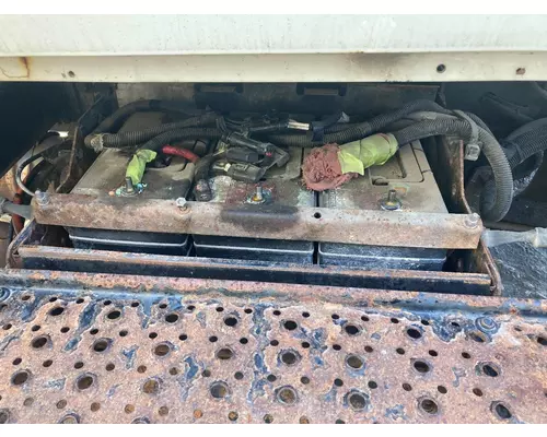 International DURASTAR (4400) Battery Box