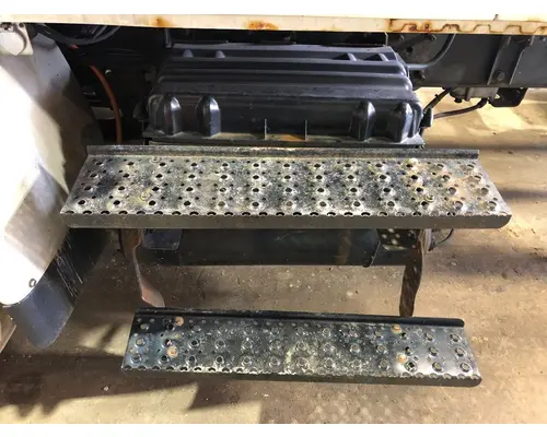 International DURASTAR (4400) Battery Box