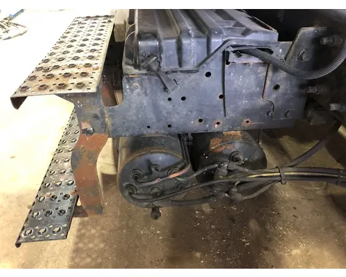 International DURASTAR (4400) Battery Box