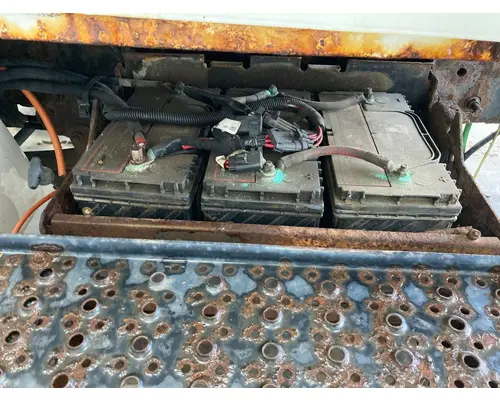 International DURASTAR (4400) Battery Box