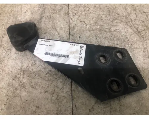 International DURASTAR (4400) Hood Rest