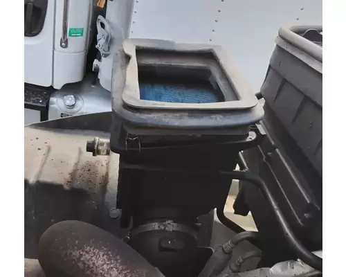 International DuraStar 4300 Air Cleaner