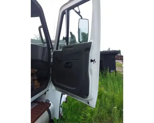 International DuraStar 4300 Cab