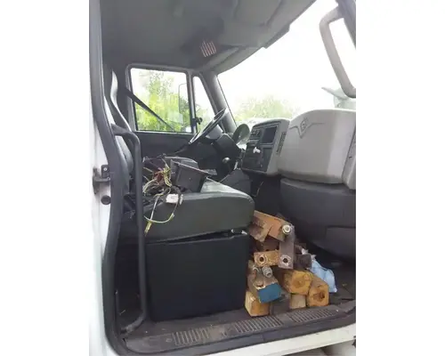 International DuraStar 4300 Cab