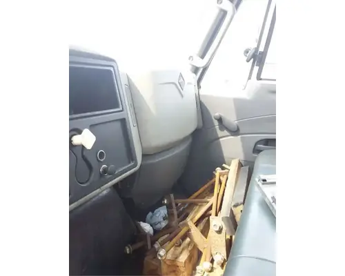 International DuraStar 4300 Cab