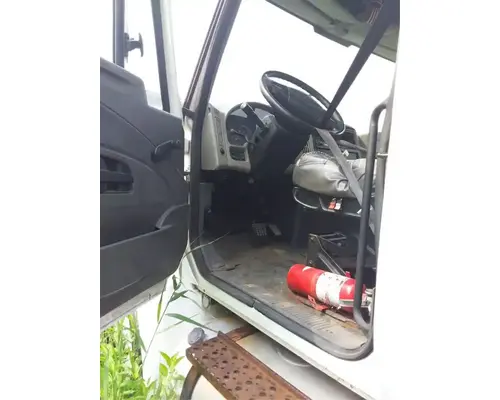 International DuraStar 4300 Cab