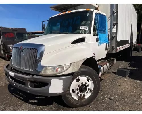 International DuraStar 4300 Cab