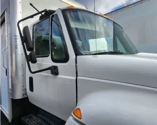 International DuraStar 4300 Cab