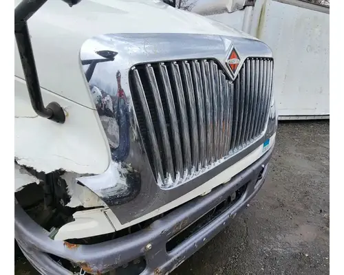 International DuraStar 4300 Grille