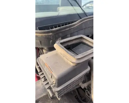 International DuraStar 4400 Air Cleaner