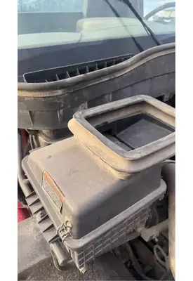 International DuraStar 4400 Air Cleaner