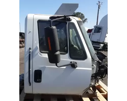 International DuraStar 4400 Cab