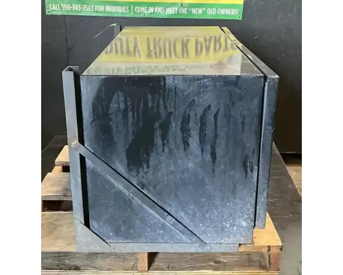 International DuraStar 4400 Tool Box