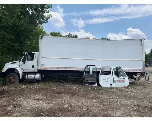 Complete Vehicle INTERNATIONAL DuraStar 4300 West Side Truck Parts