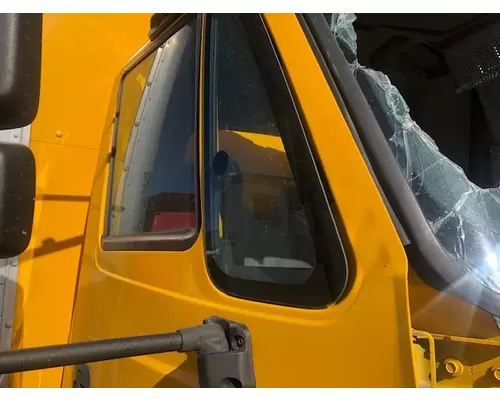 Windshield Glass International DuraStar 4300 Holst Truck Parts