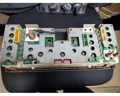 International F2574 Instrument Cluster