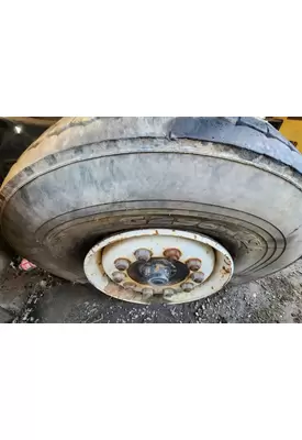 International F5070 Spindle / Knuckle, Front