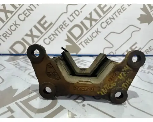 International HT570 Engine Mounts