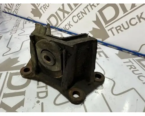 International HT570 Engine Mounts