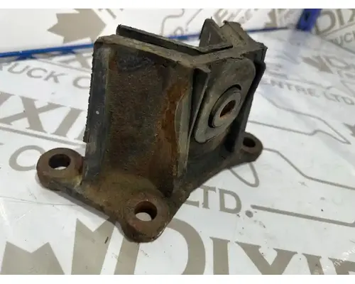 International HT570 Engine Mounts