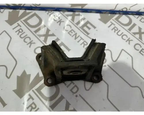 International HT570 Engine Mounts