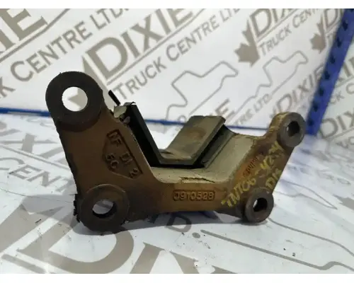 International HT570 Engine Mounts