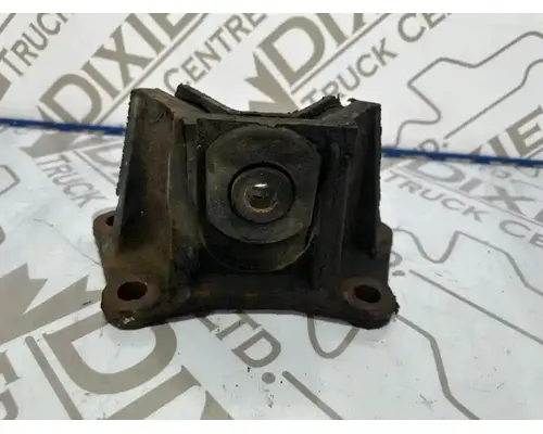 International HT570 Engine Mounts