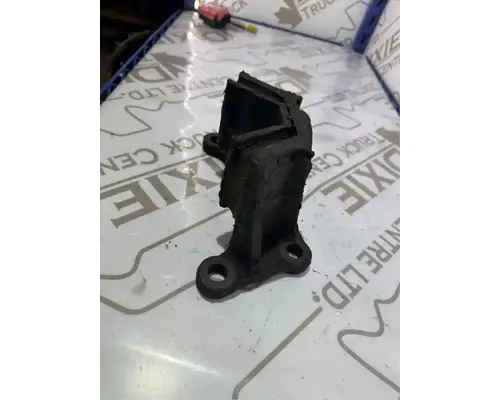 International HT570 Engine Mounts