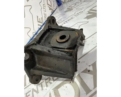 International HT570 Engine Mounts