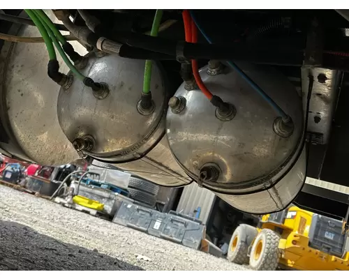 Air Tank INTERNATIONAL HX520 Dutchers Inc   Heavy Truck Div  Ny
