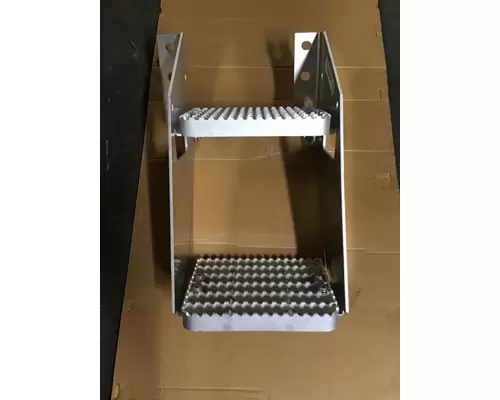 Step INTERNATIONAL HX620 Marshfield Transportation Products