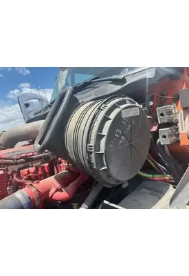 International LA617 Air Cleaner