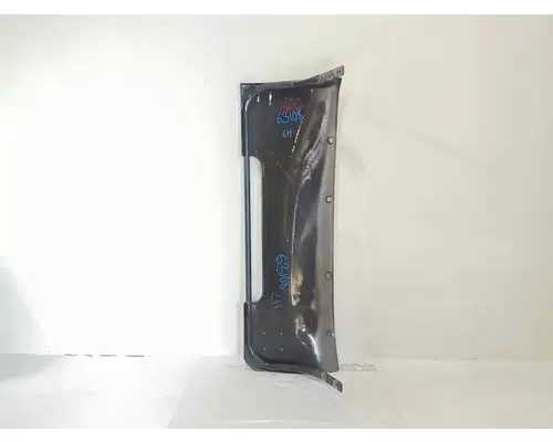 International LA617 Side Fairing