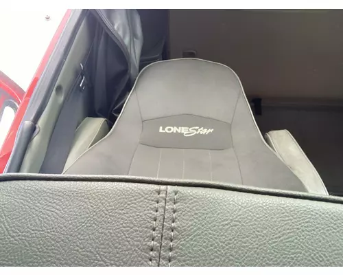 International LONESTAR Seat (non-Suspension)