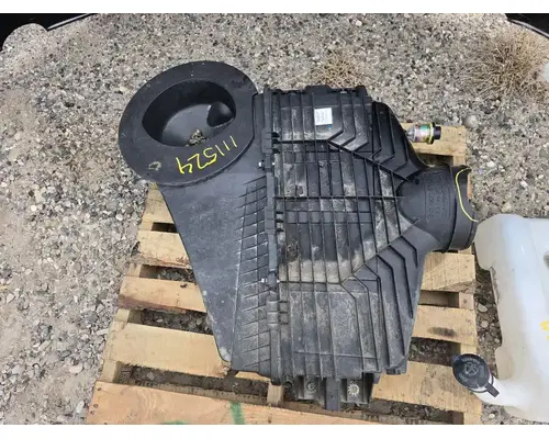 International LT625 Air Cleaner