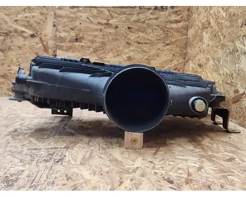 International LT625 Air Cleaner