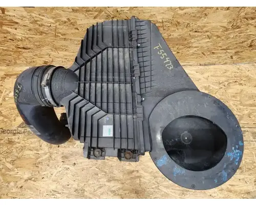 International LT625 Air Cleaner