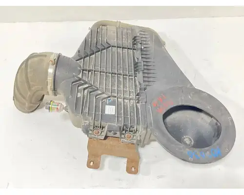 International LT625 Air Cleaner